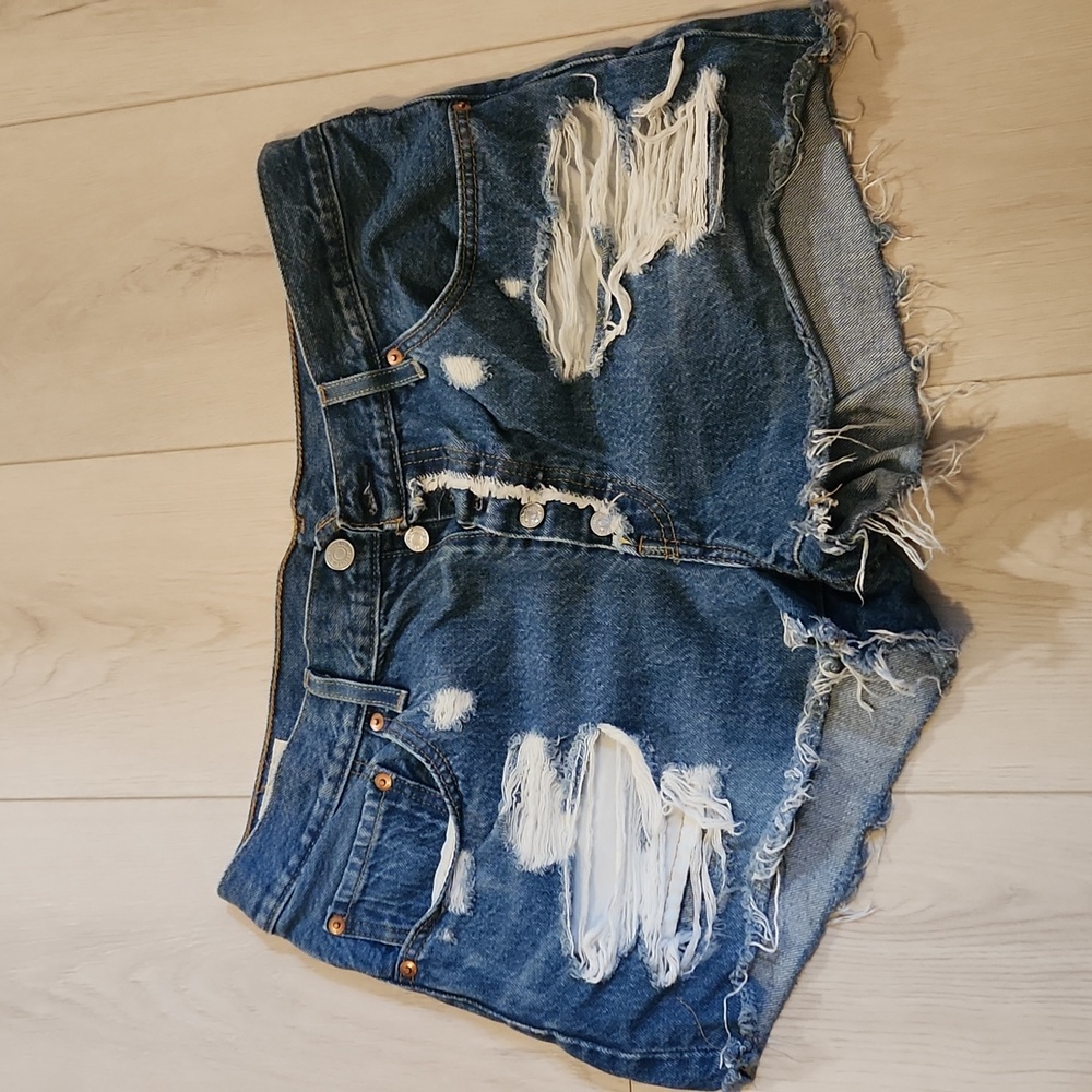 Levi's cutoffs